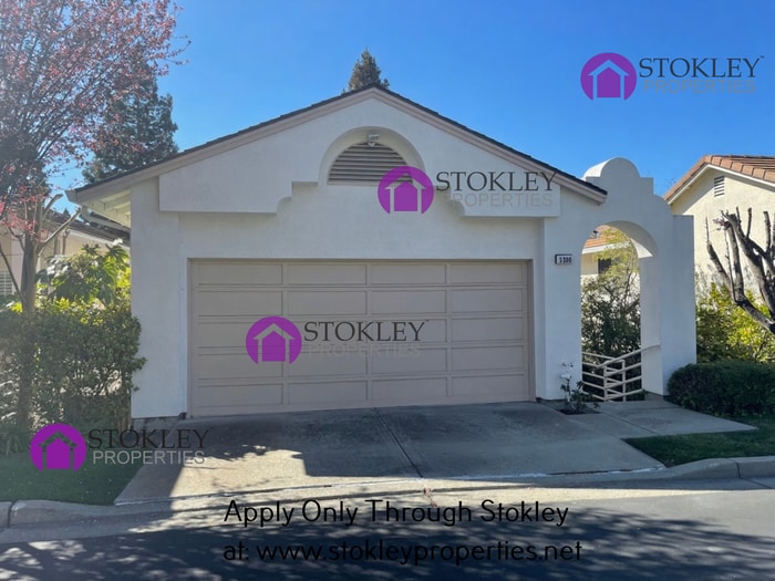 Primary Photo - 5300 E Lakeshore Dr