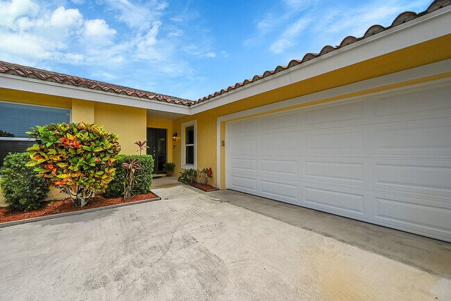 Building Photo - 4313 Sugar Pine Dr