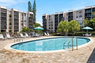 Building Photo - 8 Royal Palm Way