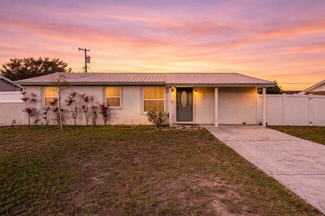 Foto del edificio - Coastal Waterfront Living in Apollo Beach – 3 Bed | 2 Bath