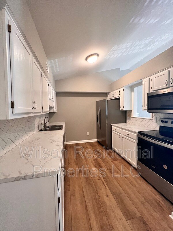 Foto del edificio - 7125 W Friendly Ave