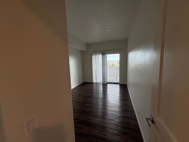 Interior Photo - Mariners Landing