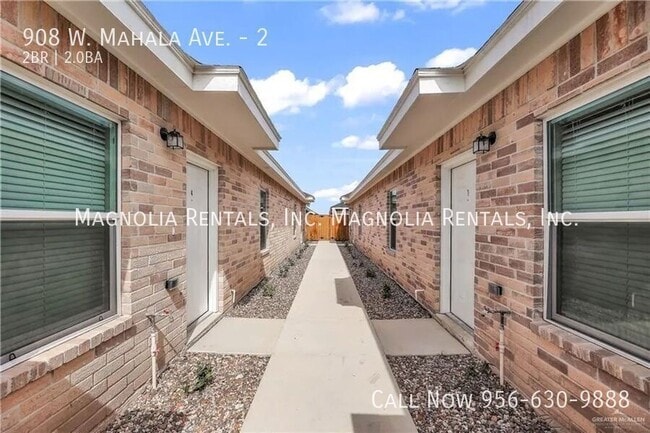 Building Photo - 908 W Mahala Ave