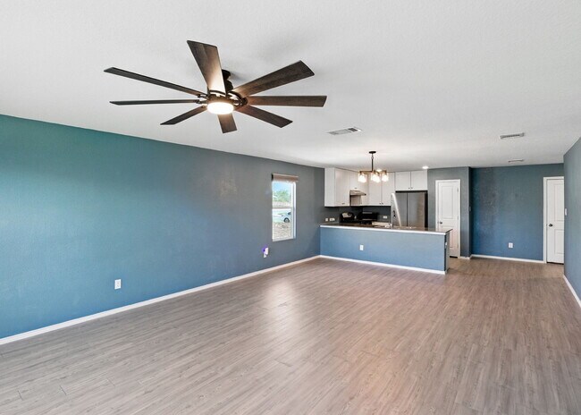 Foto del edificio - "Charming 3-Bed, 2-Bath Retreat in New Bra...