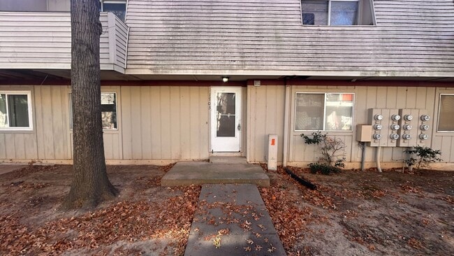 Building Photo - Wonderful 1-bedroom, 1.5-bath loft style condo!