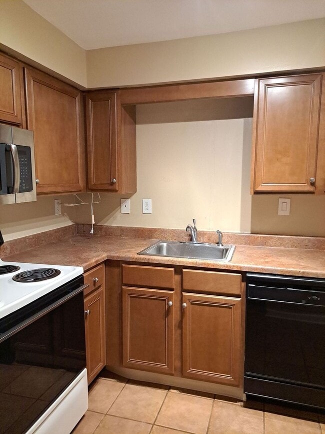 Building Photo - 1004 Game Day Way