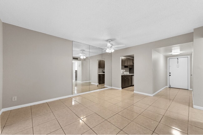 Building Photo - 3910 Crystal Lake Dr