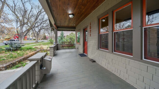 Foto del edificio - Craftsman Bungalow In Patty Jewett Neighborhood