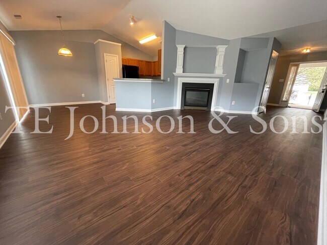 Building Photo - Charming 3 Bedroom Home with Bonus Room and Two Car Garage in Winston-Salem