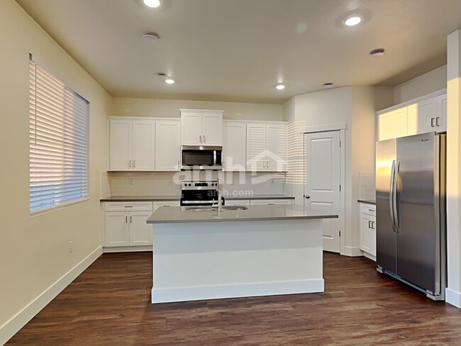 Foto del edificio - 4019 Bold Stripe Ave