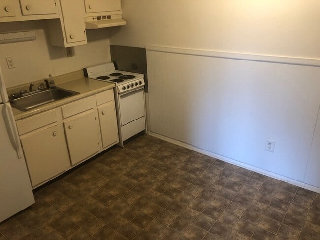 Building Photo - 1BD/1BA Second Story Apartment