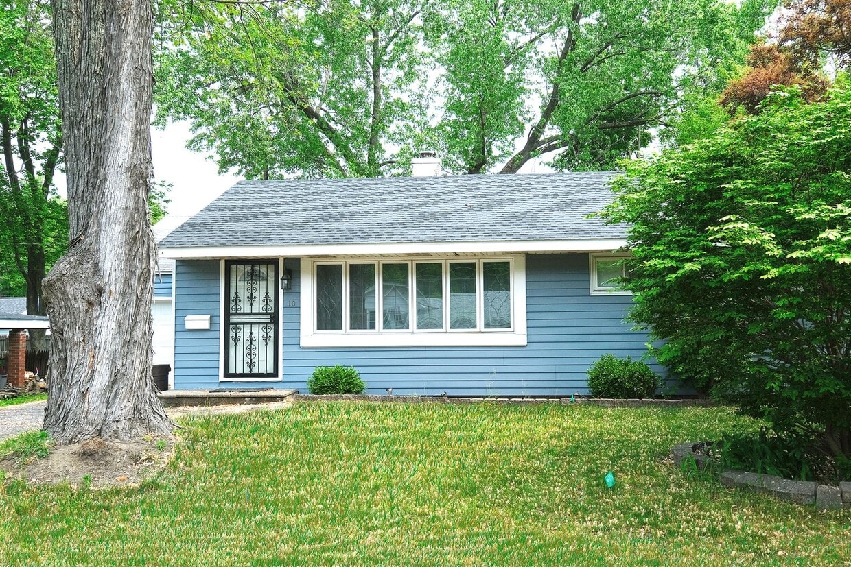 10 Hanifin Ave, Colonie, NY 12205 House Rental in Colonie, NY