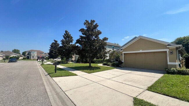 Building Photo - Spacious 5-Bedroom Home with Solar Panels ...
