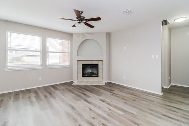 Building Photo - 716 Twin Creek Dr