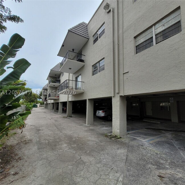 Building Photo - 5100 SW 41st St