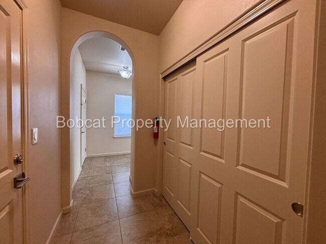 Foto del edificio - 825 Cassidy Ct
