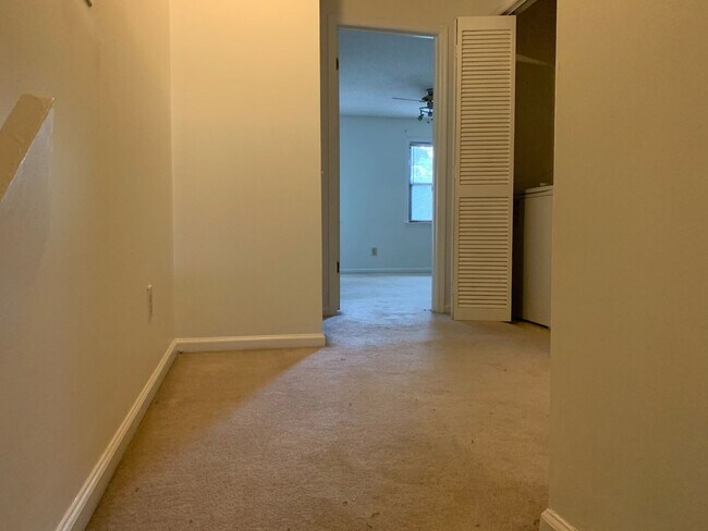 Building Photo - Quite two bedroom Townhome in Central Mart...