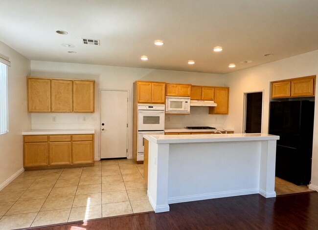 Foto del edificio - Spacious 4 Bedroom in Oxnard