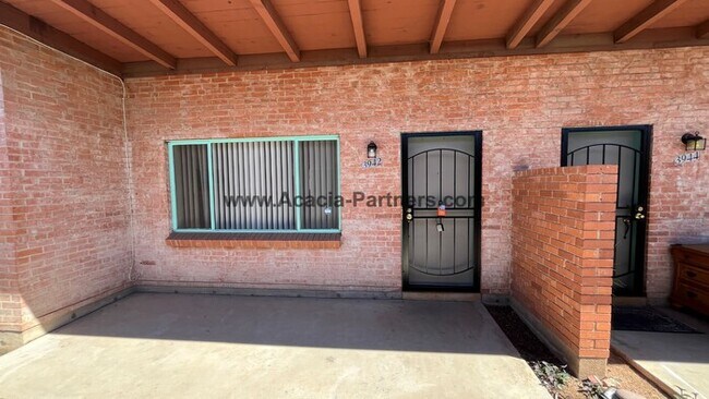 Building Photo - Beautiful 4-Plex w/ Storage