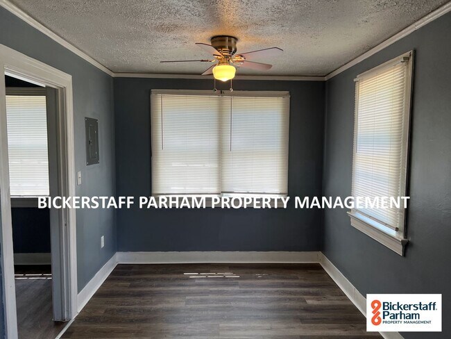 Foto del edificio - Located off of Victory Drive!! 2 Units Available