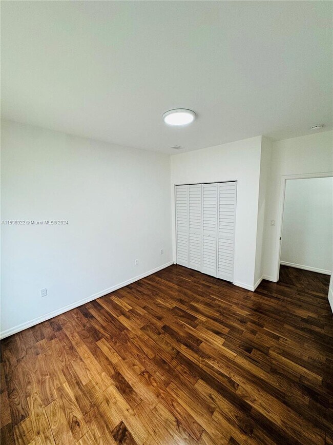 Foto del edificio - 144 NE 43rd St