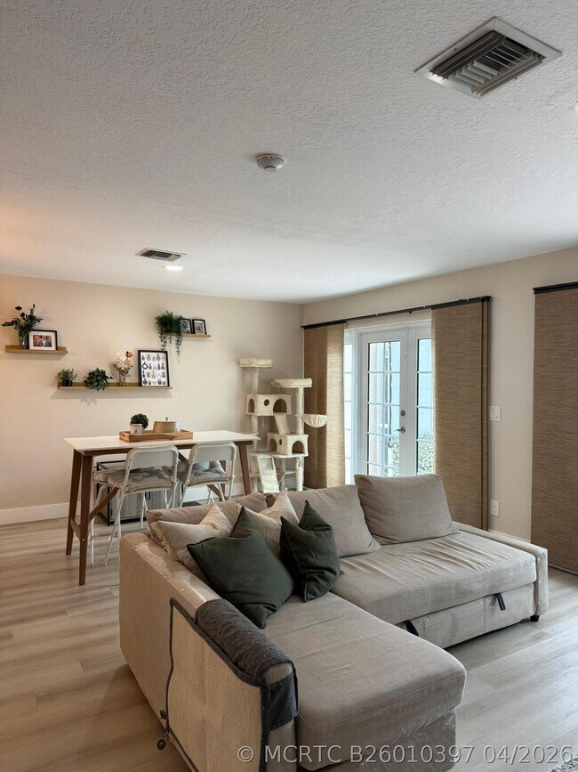 Foto del edificio - 1120 W Lakes Dr
