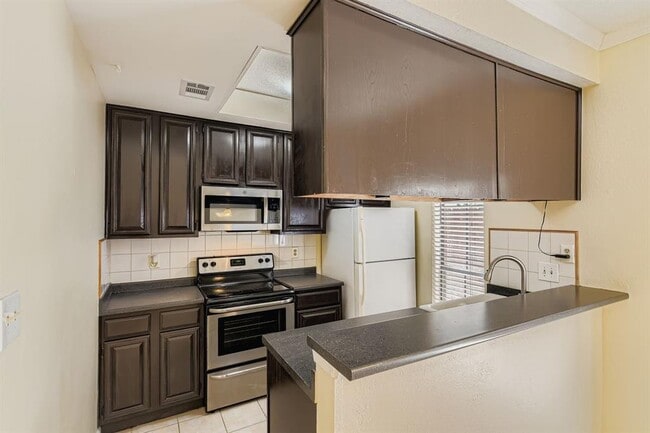 Foto del edificio - 708 Graham Pl