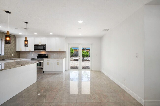 Foto del edificio - 2100 N Seacrest Blvd