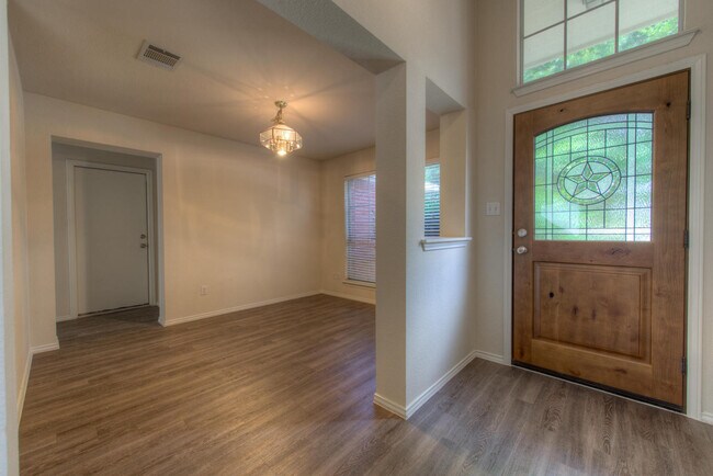 Foto del edificio - Very clean 4 BR 2.5 Bath