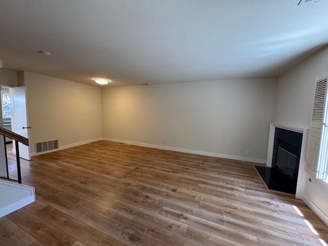 Building Photo - Nicely updated 3 bedroom, 2 bath 2 story t...