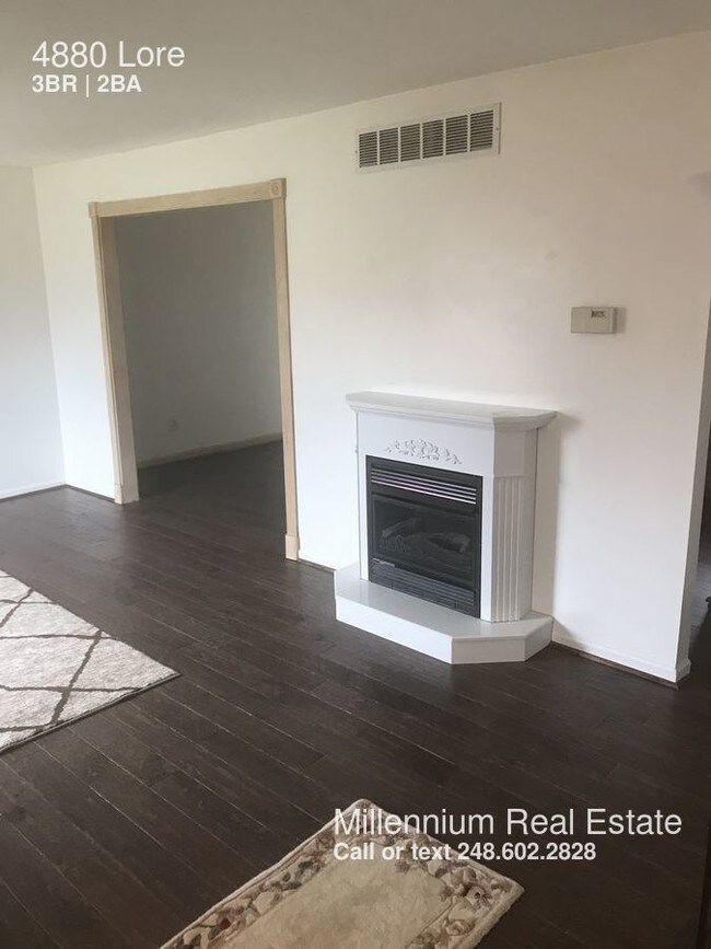 Foto del edificio - 4880 Lore Dr