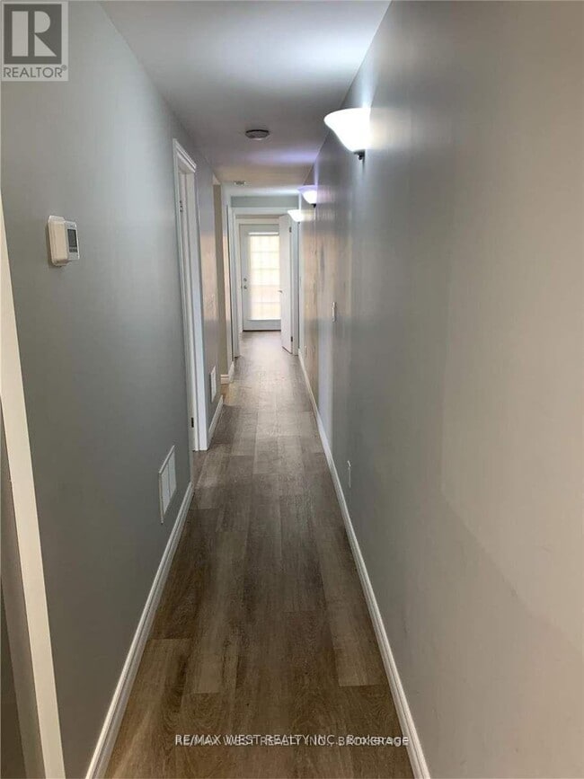 Building Photo - 2 A Fort Rouille St