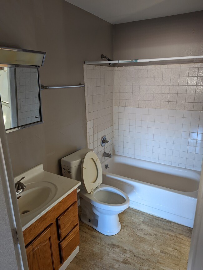 Building Photo - Wildwood Place Apartments 3101