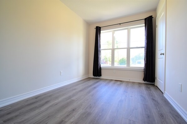 Photo du bâtiment - 1 Leggott Av