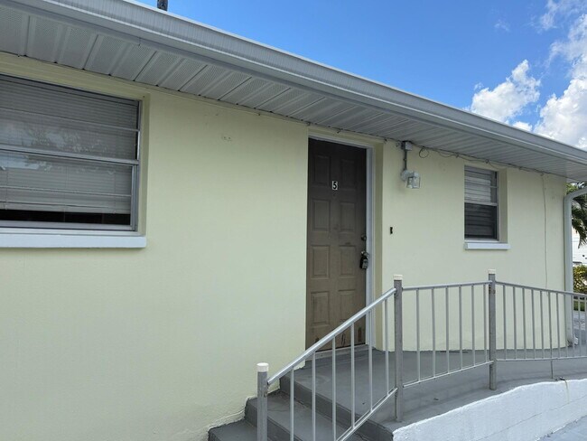Foto del edificio - Spacious 2 Bedroom 1 Bath