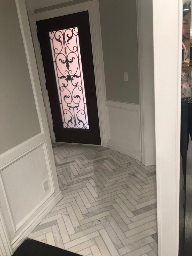 Entry Way - 3401 Barham Blvd