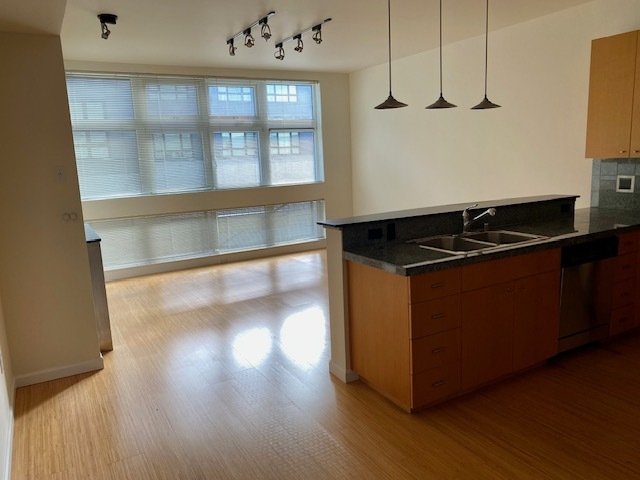 3rd Floor Quiet Living - 17 W Mercer St