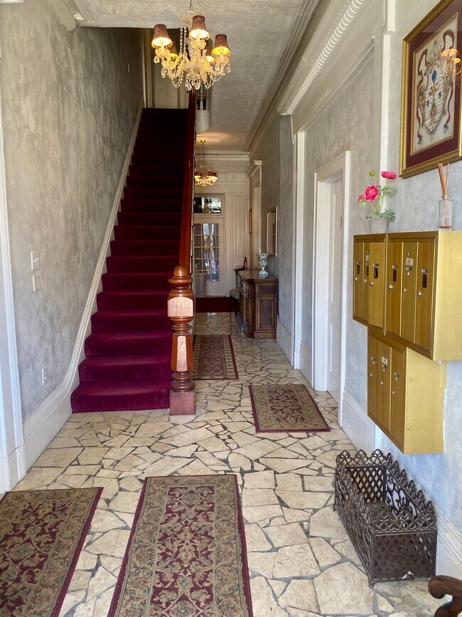 Foto del edificio - 605 SE Riverside Dr