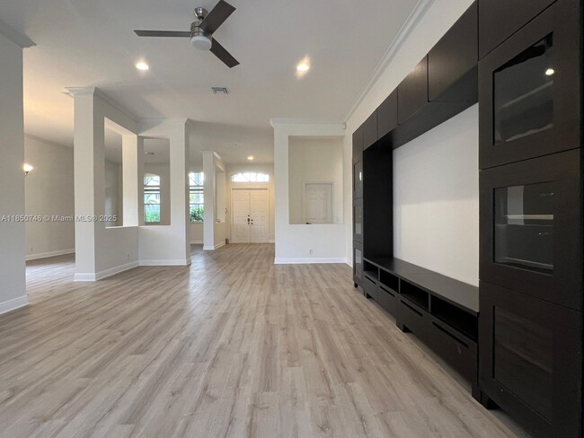 Foto del edificio - 2408 Deer Creek Rd