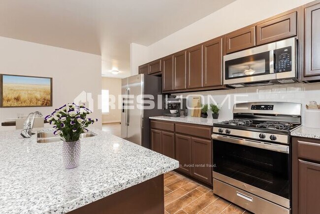 Foto del edificio - 8161 Lakeside Dr