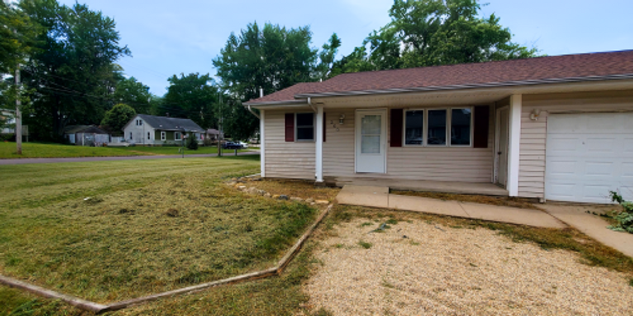 Primary Photo - 3 Bedroom in Mackinaw!