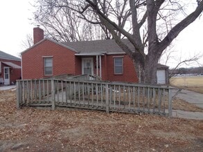 Building Photo - 2925 S 40th St