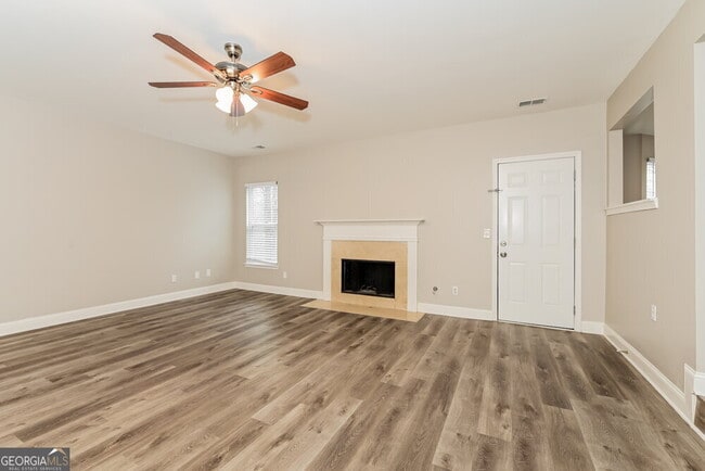 Building Photo - 257 Edison Dr