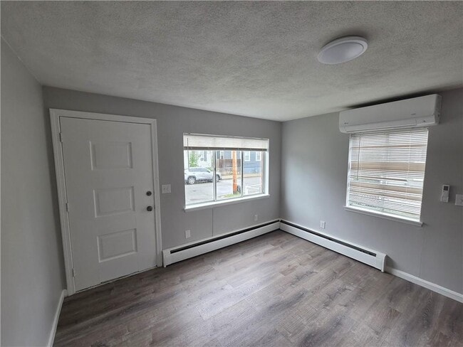 Building Photo - 15 Barrows St