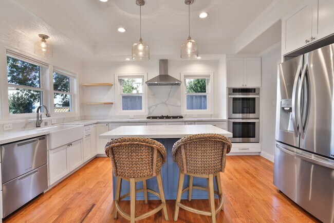 Building Photo - 520 Camino Dr