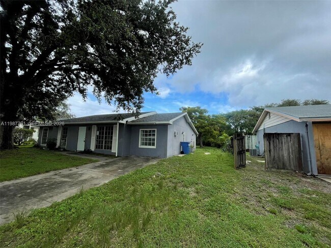 Foto del edificio - 4030 School Cir