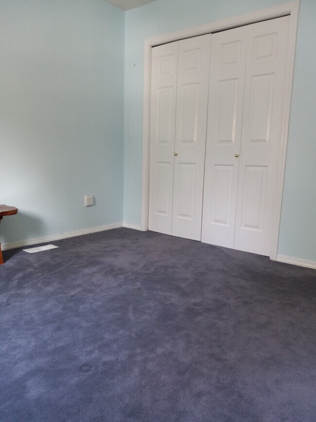Bedroom facing closet - 13301 Ridgewood Cir