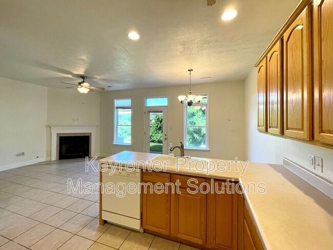 Building Photo - 30 Enchanted View Cir