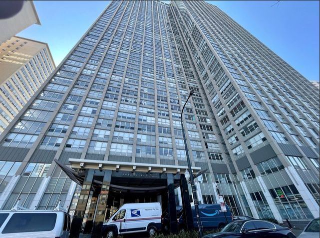 Foto del edificio - 655 W Irving Park Rd