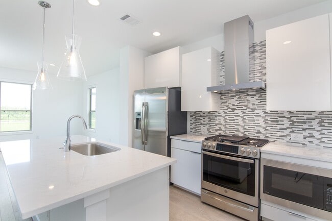 Building Photo - 462 S Centro Cir